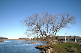 Shea's Riverside Inn & Motel