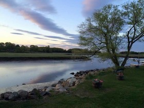 Shea's Riverside Inn & Motel