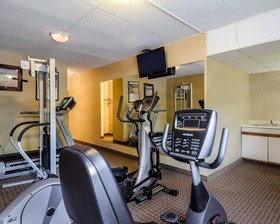 Holiday Inn Express Fall River North