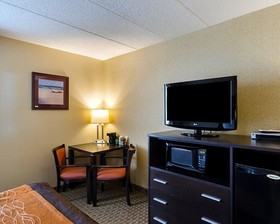 Holiday Inn Express Fall River North