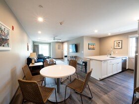 Long Beach Suites