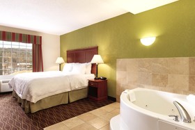 Hampton Inn & Suites Greenfield