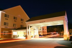 Holiday Inn Express Hotel & Suites Boston-Marlboro