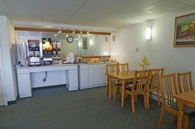 Americas Best Value Inn & Suites-Hyannis/Cape Cod