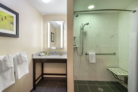 DoubleTree by Hilton Hotel Cape Cod - Hyannis