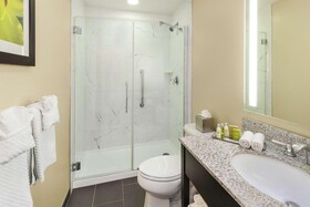DoubleTree by Hilton Hotel Cape Cod - Hyannis