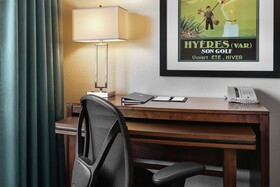 DoubleTree by Hilton Hotel Cape Cod - Hyannis