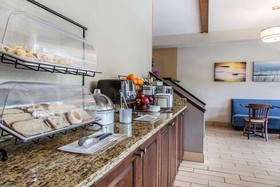 Black Swan Inn Lee-Lenox - An Ascend Hotel Collection Hotel