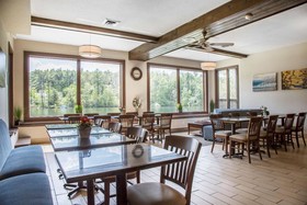 Black Swan Inn Lee-Lenox - An Ascend Hotel Collection Hotel