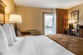 Black Swan Inn Lee-Lenox - An Ascend Hotel Collection Hotel