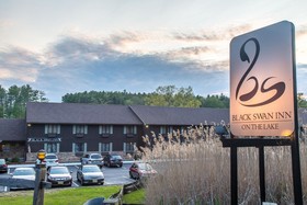 Black Swan Inn Lee-Lenox - An Ascend Hotel Collection Hotel