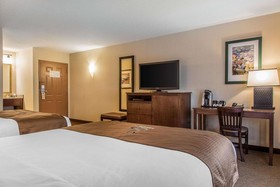 Black Swan Inn Lee-Lenox - An Ascend Hotel Collection Hotel