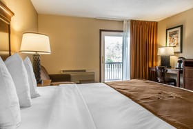 Black Swan Inn Lee-Lenox - An Ascend Hotel Collection Hotel