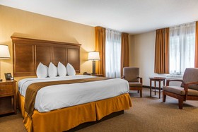 Black Swan Inn Lee-Lenox - An Ascend Hotel Collection Hotel