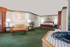 Howard Johnson by Wyndham Lenox