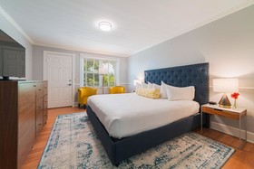 LOGE Lenox
