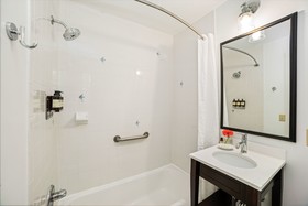 LOGE Lenox