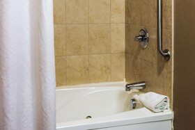 Comfort Inn & Suites Plainville-Foxboro