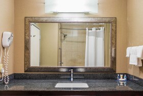 Comfort Inn & Suites Plainville-Foxboro