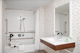 Holiday Inn & Suites Marlborough