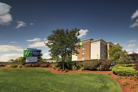 Holiday Inn Express Hotel & Suites Middleboro Raynham