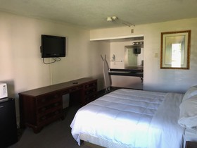 Whaler Inn & Suites