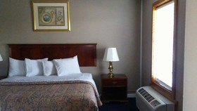 Whaler Inn & Suites