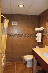 Whaler Inn & Suites