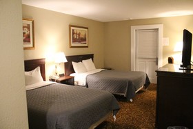 Whaler Inn & Suites