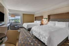 Holiday Inn & Suites Pittsfield-Berkshires