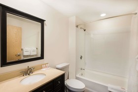 Howard Johnson by Wyndham Quincy/Boston