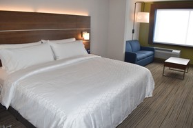 Holiday Inn Express & Suites Boston South Randolph