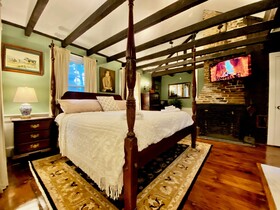 Silsbee's by Daniels House