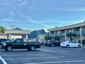 Riverview Inn & Suites