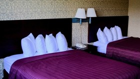 Riverview Inn & Suites