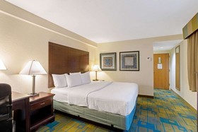 La Quinta Inn & Suites by Wyndham Boston Somerville