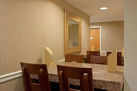 La Quinta Inn & Suites by Wyndham Boston Somerville