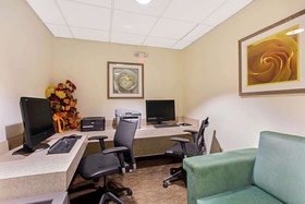 La Quinta Inn & Suites by Wyndham Boston Somerville