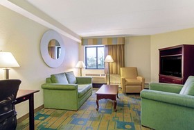 La Quinta Inn & Suites by Wyndham Boston Somerville