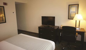 La Quinta Inn & Suites by Wyndham Boston Somerville