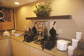 La Quinta Inn & Suites by Wyndham Boston Somerville