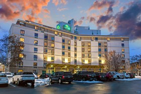 La Quinta Inn & Suites by Wyndham Boston Somerville