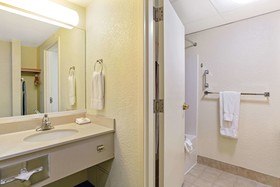 La Quinta Inn & Suites by Wyndham Boston Somerville