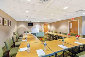 La Quinta Inn & Suites by Wyndham Boston Somerville