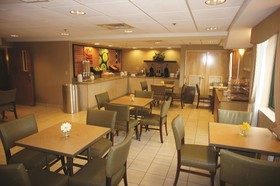 La Quinta Inn & Suites by Wyndham Boston Somerville