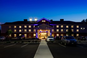 Holiday Inn Express & Suites Sturbridge