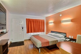 Motel 6 Tewksbury