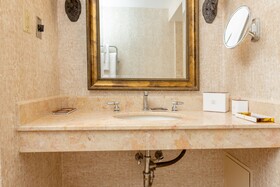Chateau Merrimack Resort & Spa