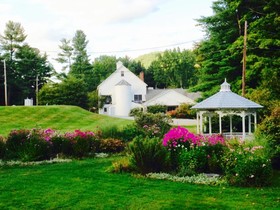 1896 House Country Inn - Brookside & Pondside