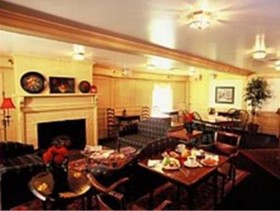 1896 House Country Inn - Brookside & Pondside
